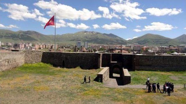 Erzurum Kalesi'nin Surlarına Seyir Terası