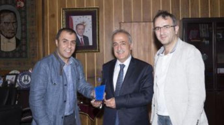 Rekt&ouml;r &Ccedil;omaklı, Tmmob İnşaat M&uuml;hendisleri Odası Y&ouml;neticilerini Ağırladı