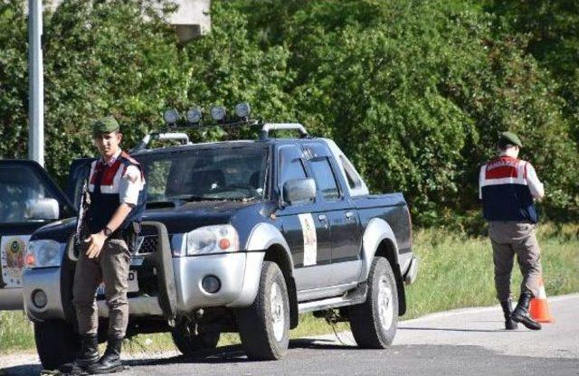 Jandarmadan Kaçan Sürücü Vurularak Yakalandı