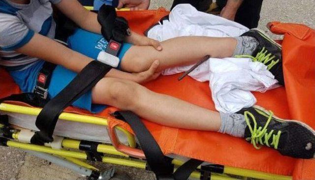 Top Oynarken D&uuml;şt&uuml;, Bacağına Demir Saplandı 1