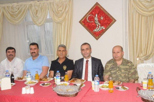 Cizre’de Şehit Ve Gazi Yakınları İftar Yemeğinde Buluştu