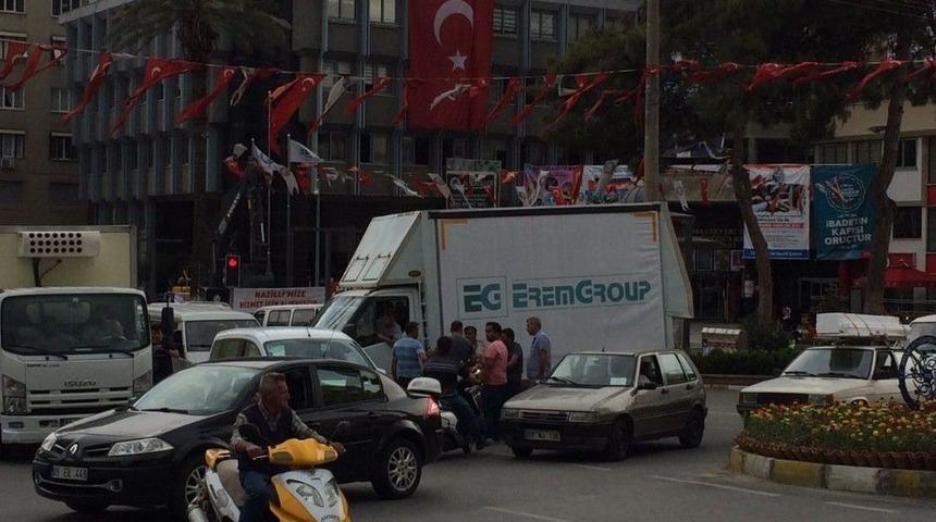 Nazilli&rsquo;de Kaza Trafiği Kilitledi