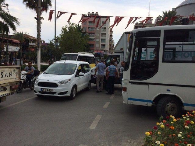 Nazilli’de Kaza Trafiği Kilitledi