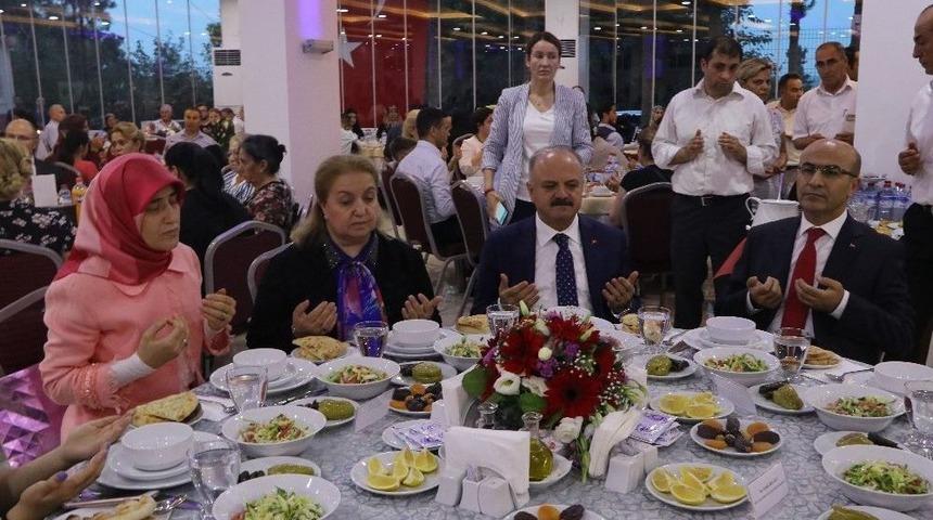 Şehit Aileleri Ve Gazilere İftar Yemeği