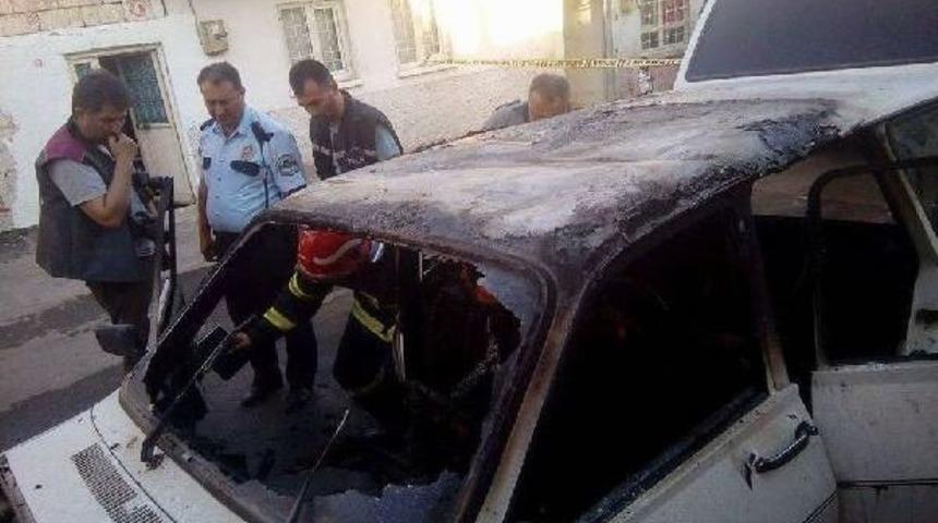 Park Halinde Alev Alan Otomobildeki &Ccedil;ocuk &Ouml;ld&uuml;