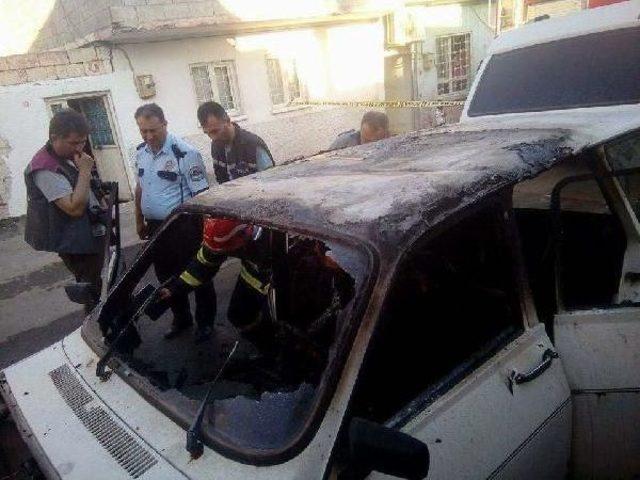 Park Halinde Alev Alan Otomobildeki &Ccedil;ocuk &Ouml;ld&uuml; 1