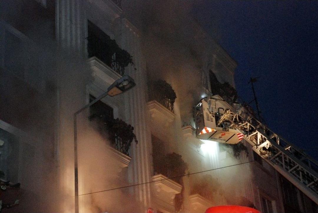 Kumkapı&rsquo;da Otel Yangını: 1 Kişi Dumandan Zehirlendi