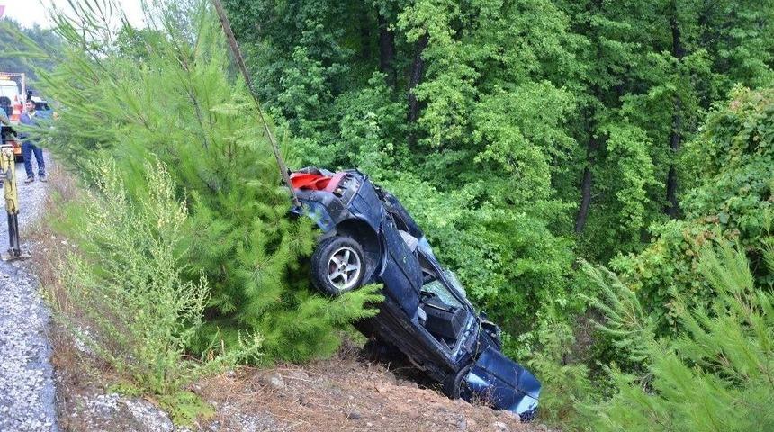 K&ouml;yceğiz&rsquo;de Otomobil Şarampole Devrildi; 4 Yaralı