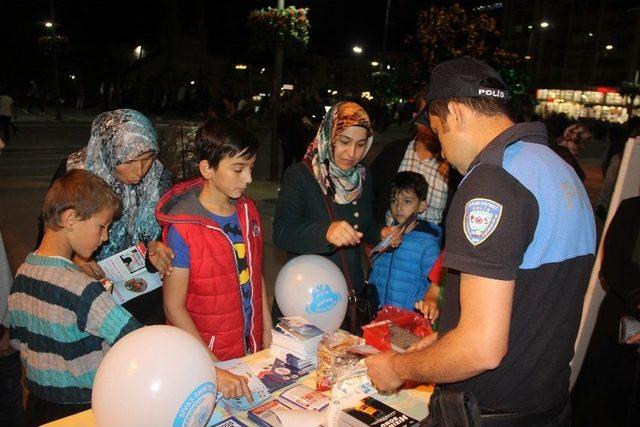 Sivas’ta Polisten Vatandaşlara Maskotlu Uyarı