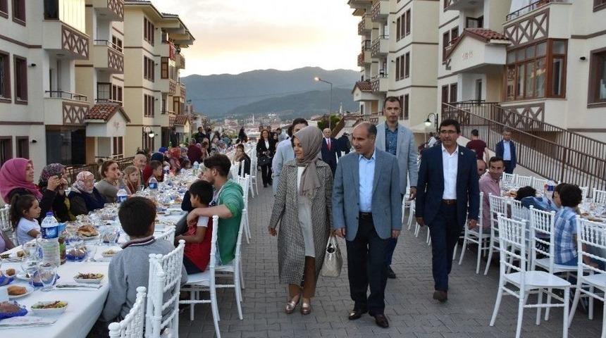 Vali Aktaş, Toki Sakinleri İle İftarda Buluştu