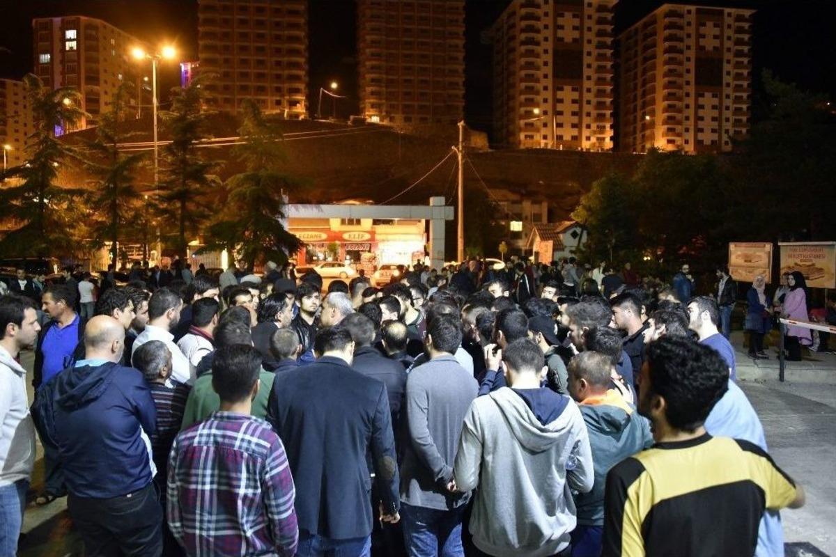 G&uuml;m&uuml;şhane&rsquo;de &Ouml;ğrencilerden &lsquo;atakan&rsquo; Eylemi