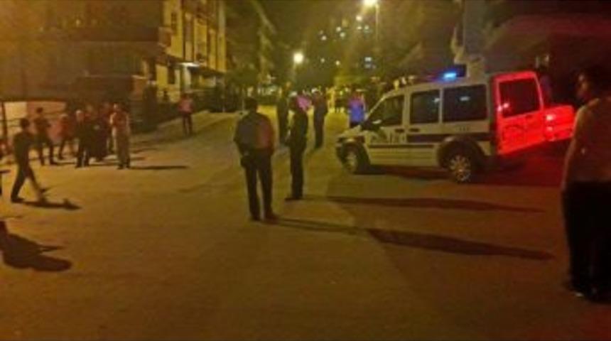 Sokakta Oturanlara Pompalı T&uuml;fekle Saldırı: 3 Yaralı