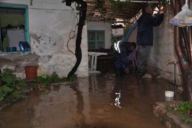 Aydın'da Etkili Olan Sağanak Yağışta Dereler Taştı 