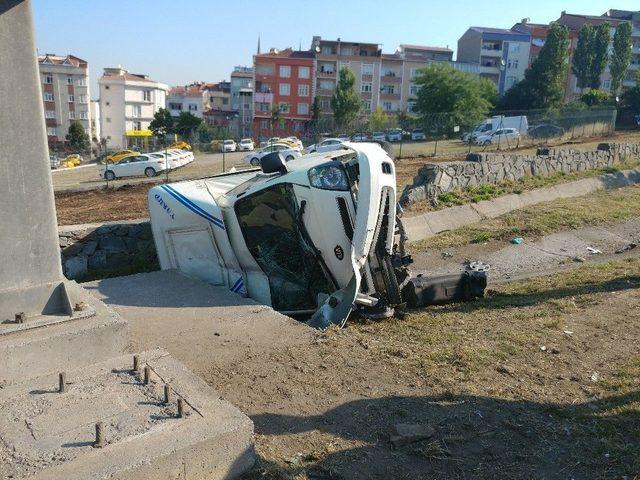 (özel Haber) Tem’de Meyve Yüklü Kamyonetin Şarampole Yuvarlanması Güvenlik Kamerasında