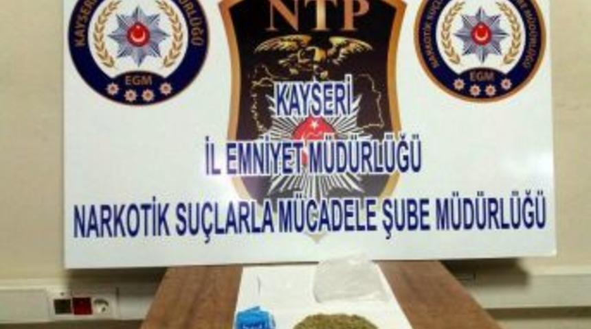 Baba, &Ouml;z Kızını Uyuşturucu Madde Ticareti Yaptığı İ&ccedil;in Polise Şikayet Etti