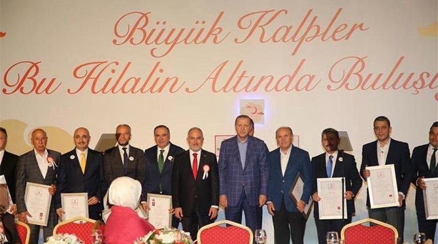 Kızılay&rsquo;dan Zeytinburnu Belediyesi&rsquo;ne Altın Madalya