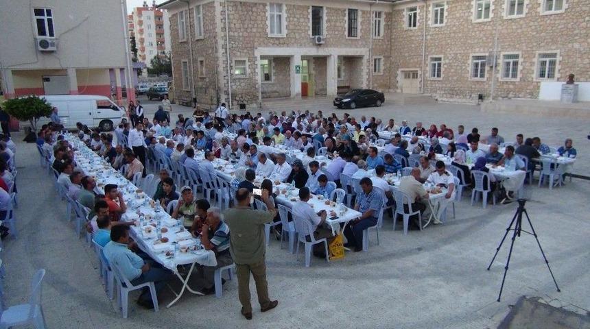 Silifke Kaymakamı Şevket Cinbir, Muhtarlara İftar Yemeği Verdi