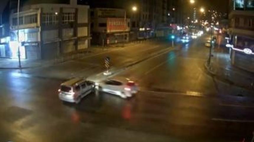 İzmir&rsquo;de Trafik Kazaları Mobese&rsquo;de