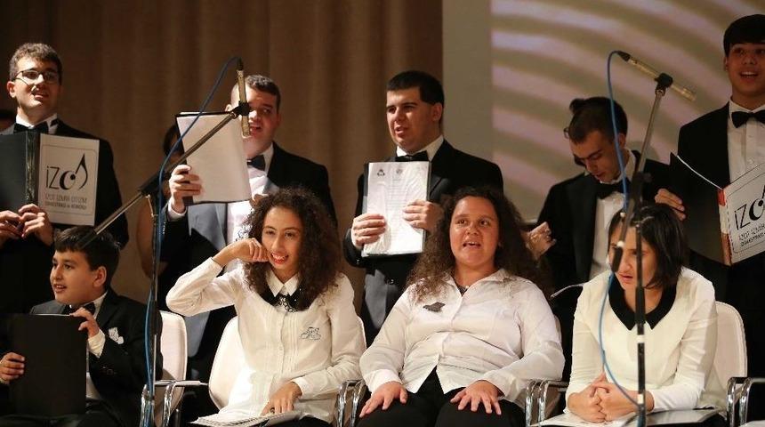 En B&uuml;y&uuml;k Otizm Korosu Sahnede