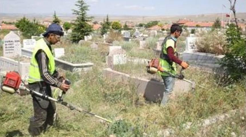 G&ouml;lbaşı&rsquo;nda Mezarlıklarda Ramazan Temizliği