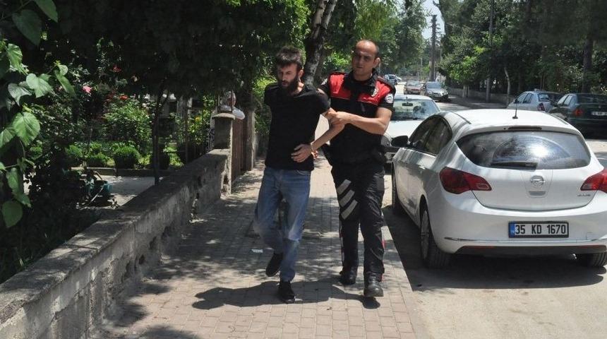 Polisten Ka&ccedil;maya &Ccedil;alışan Uyuşturucu Zanlısı Kıskıvrak Yakalandı