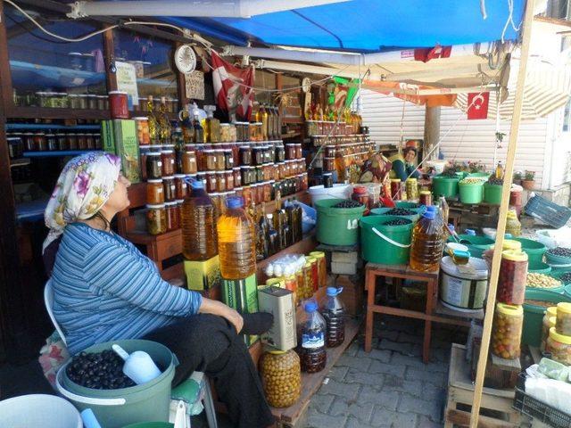 Trilye’de Kurulan Zeytin Ve Zeytin Ürünleri Pazarı İlgi Görüyor