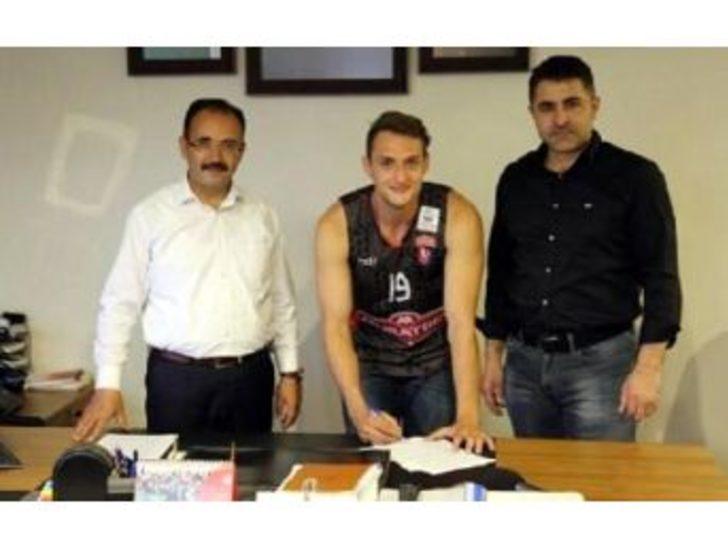 Muratbey Uşak'ta Tayfun Imzaladı