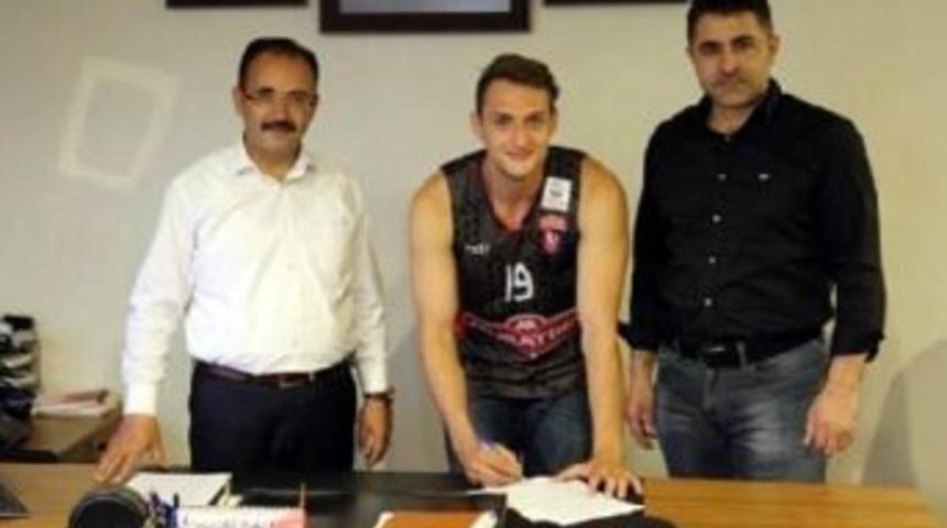 Muratbey Uşak'ta Tayfun Imzaladı