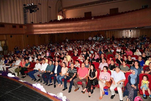 Adana Büyükşehir Belediyesi Gündüz Çocuk Bakımevi Öğrencilerinden Yıl Sonu Gösterisi