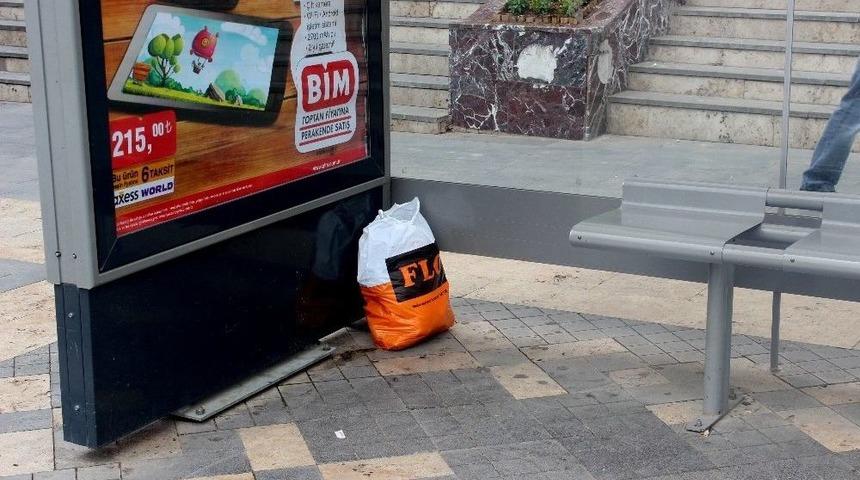 Durağa Bırakılan Ş&uuml;pheli Poşet Korkuttu