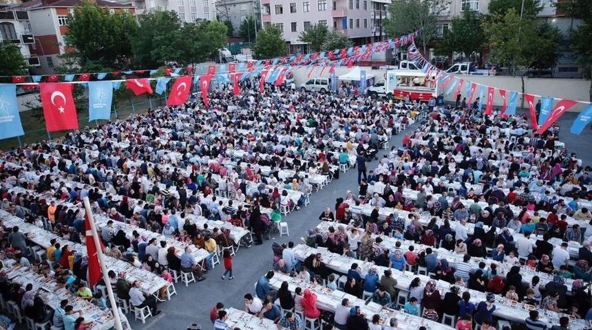 K&uuml;&ccedil;&uuml;k&ccedil;ekmece Mahalle İftarları Devam Ediyor