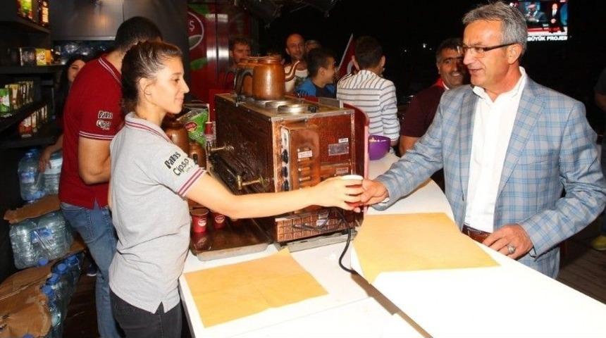 Gebzelilere İftar Sonrası Ramazan İkramları Yapılıyor