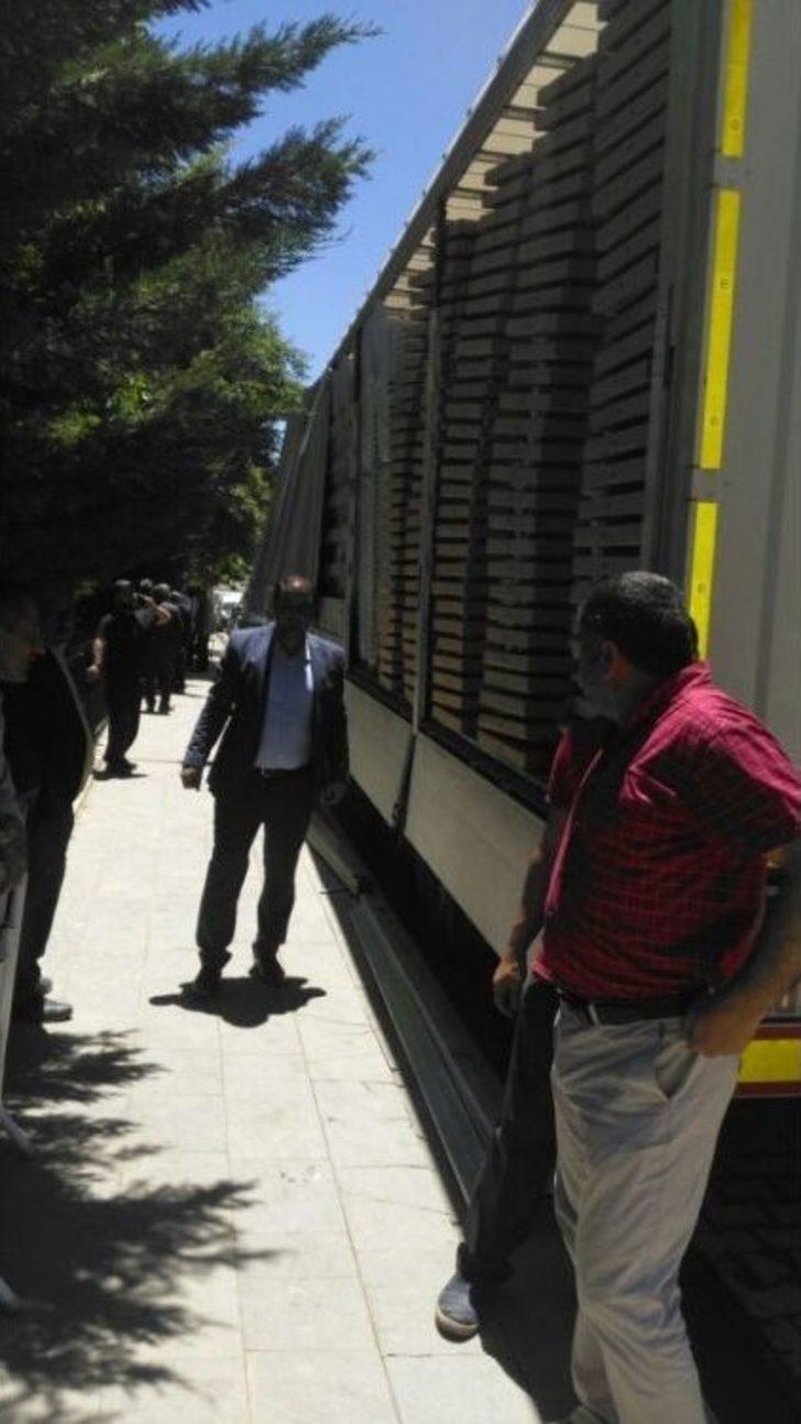 Ak Parti Bahçesaray İlçe Başkanlığından Taziye Evlerine Masa Ve Sandalye Yardı G5