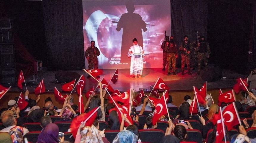 Ahlat&rsquo;ta "g&ouml;zyaşı Geceleri" G&ouml;sterisi B&uuml;y&uuml;k İlgi G&ouml;rd&uuml;