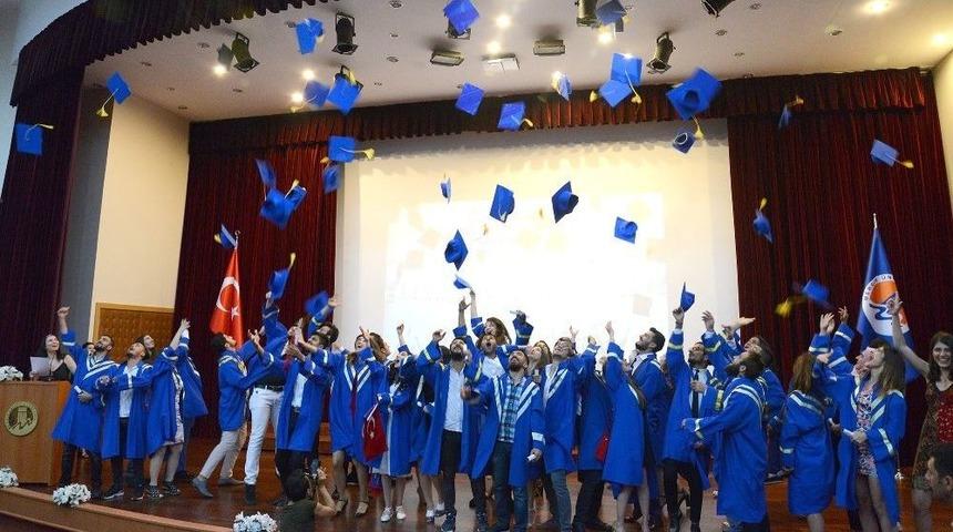 Me&uuml;&rsquo;de Mezuniyet Coşkusu Devam Ediyor