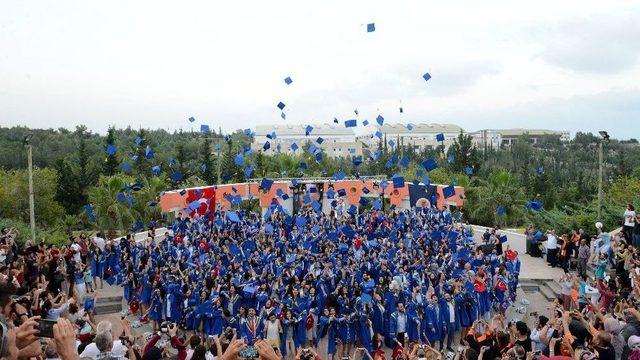 Meü’de Mezuniyet Coşkusu Devam Ediyor