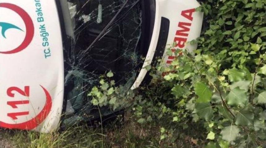 Hasta Taşıyan Ambulans Kaza Yaptı