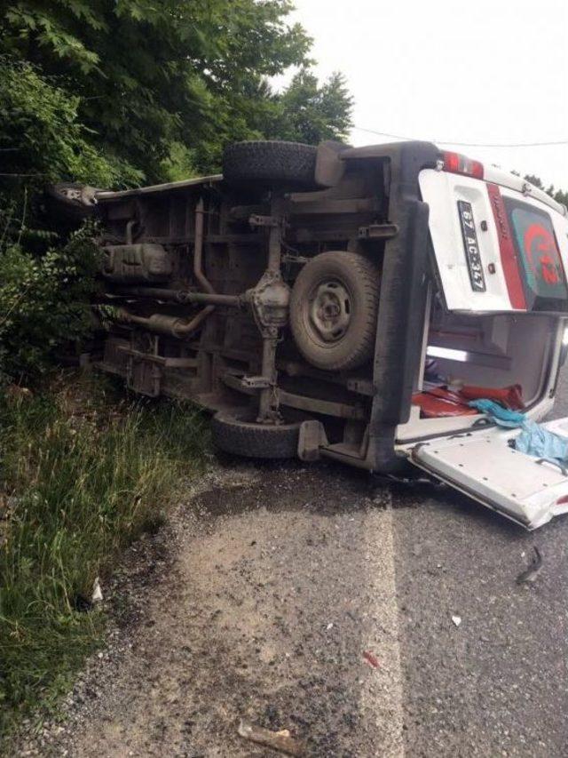 Hasta Taşıyan Ambulans Kaza Yaptı