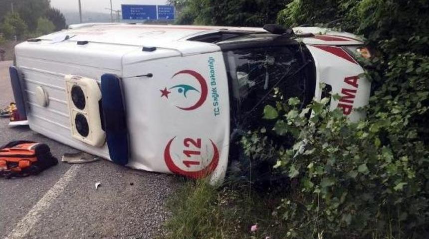 Zonguldak'ta Hasta Taşıyan Ambulans Kaza Yaptı: 4 Yaralı