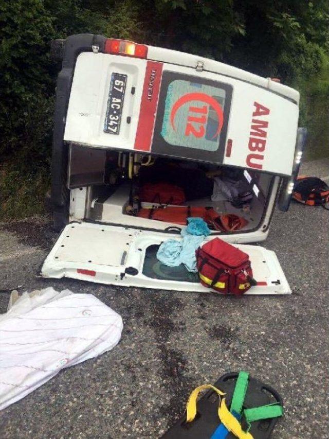 Zonguldak'ta Hasta Taşıyan Ambulans Kaza Yaptı: 4 Yaralı