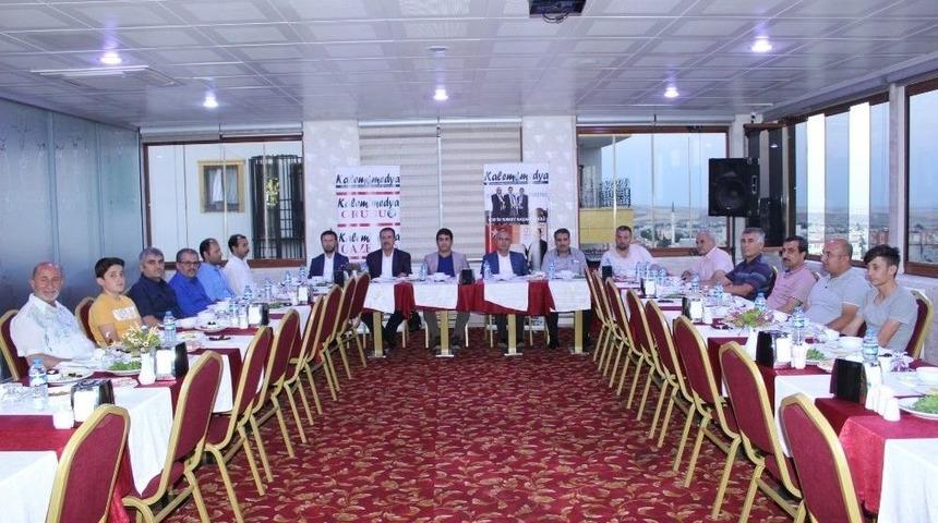 Gazeteciler Stk Temsilcileri Ve İş Adamları İftarda Buluştu