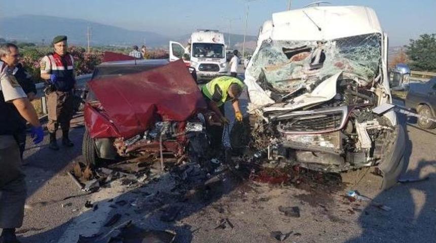 Torbalı'da Kaza: 2 &Ouml;l&uuml;, 10 Yaralı