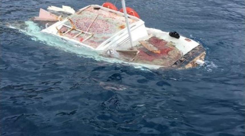 Alanya&rsquo;da &Ouml;zel Tekne, Tur Teknesiyle &Ccedil;arpıştı