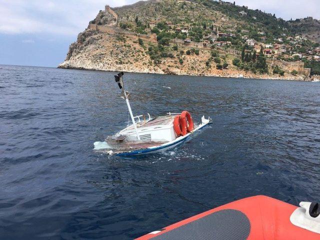 Alanya’da Özel Tekne, Tur Teknesiyle Çarpıştı