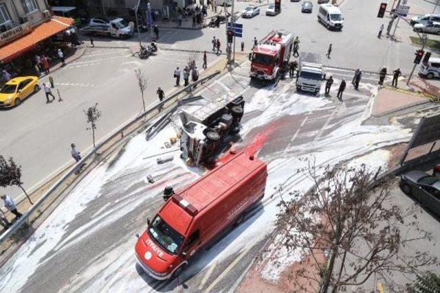 Freni Boşalan Kamyon 6 Araca Çarptı: 4 Yaralı