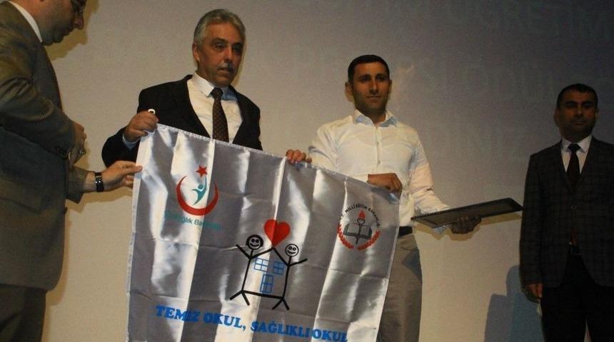 Okullara Beyaz Bayrakları T&ouml;renle Verildi