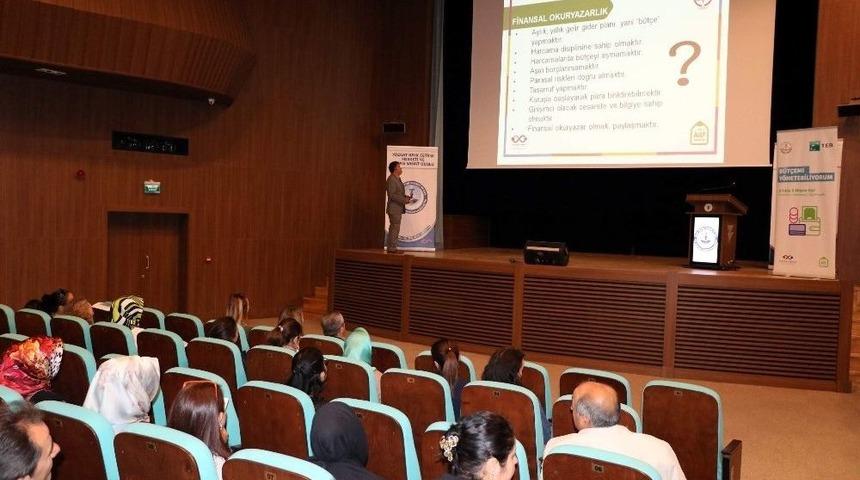 &Ouml;ğretmenlere &rsquo;b&uuml;t&ccedil;emi Y&ouml;netebiliyorum&rsquo; Semineri Verildi