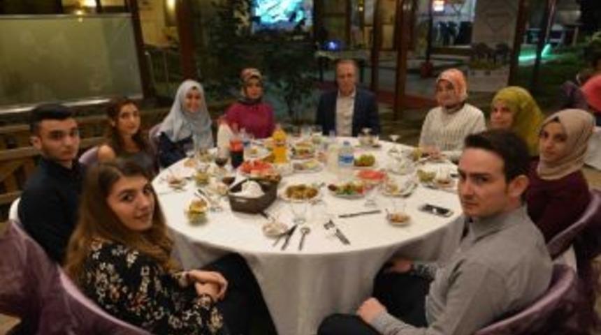 Rekt&ouml;r Uzun, Şehit Yakınlarıyla İftar Yaptı