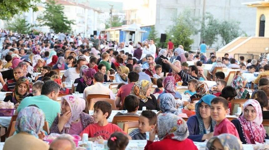 &Ouml;zbelde&rsquo;de 3000 Kişilik İftar Sofrası