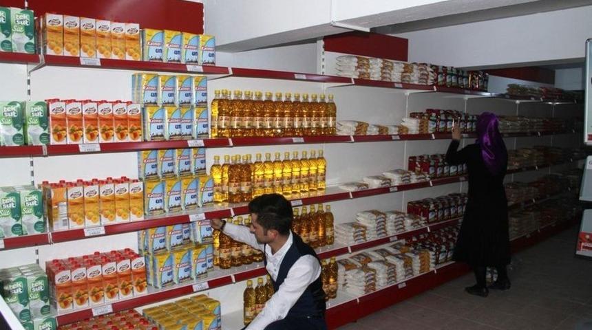 İhtiya&ccedil; Sahiplerinin Y&uuml;z&uuml; Gıda Bankasıyla G&uuml;l&uuml;yor